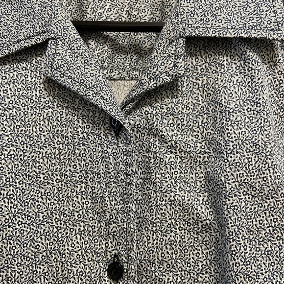 Esprit vintage button-down blouse, professional wear may be a med to large - Picture 4 of 5